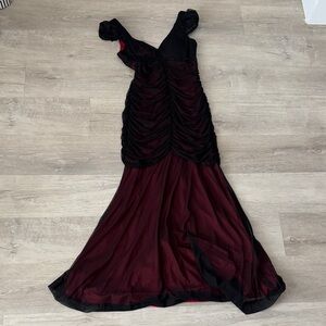 XS/S Black & Burgundy Ruched Evening Gown - Women Dress